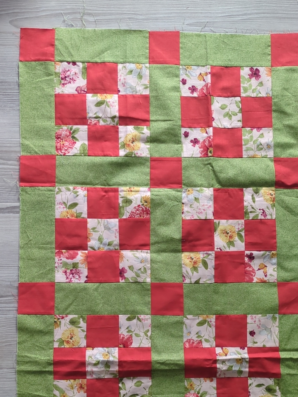 Handmade Unfinished Quilt Top UFO Floral Patchwork Green Red 30.5 x 53 - Picture 2 of 13